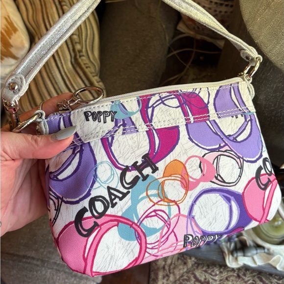 Authentic COACH 1941 POPPY shimmery Leather/thick Cotton zip closure wristlet - Picture 9 of 14